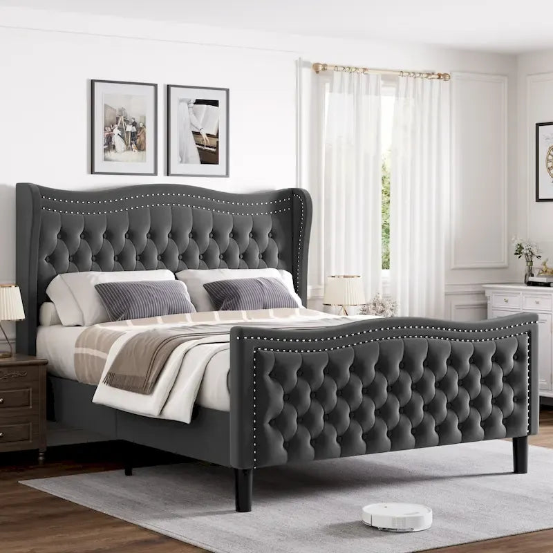Letto matrimoniale king size in velluto con testiera imbottita e borchie in rame
