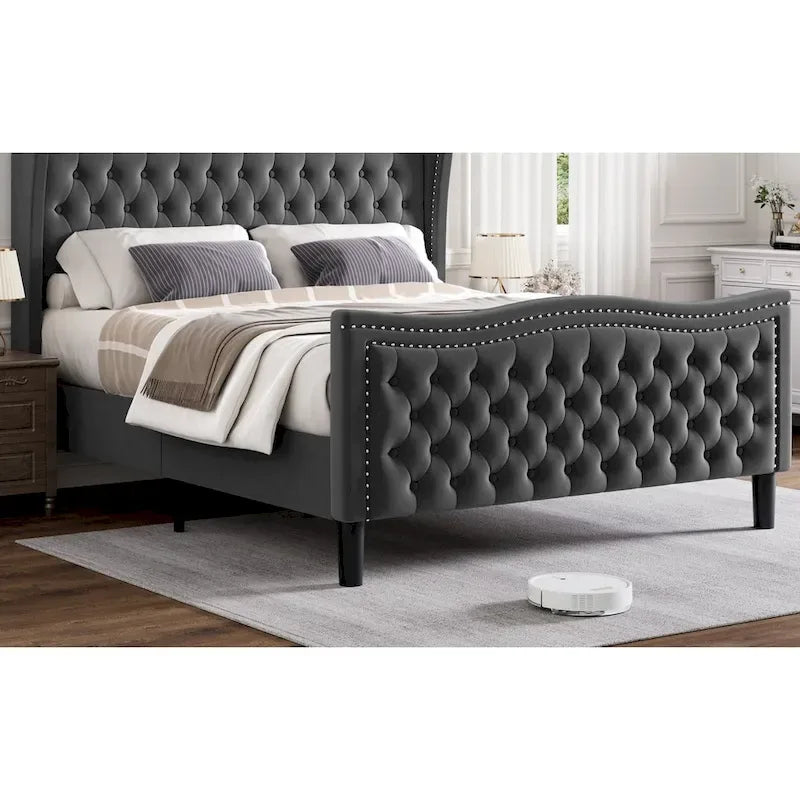 Letto matrimoniale king size in velluto con testiera imbottita e borchie in rame