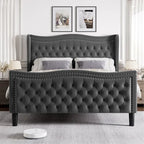 Letto matrimoniale king size in velluto con testiera imbottita e borchie in rame
