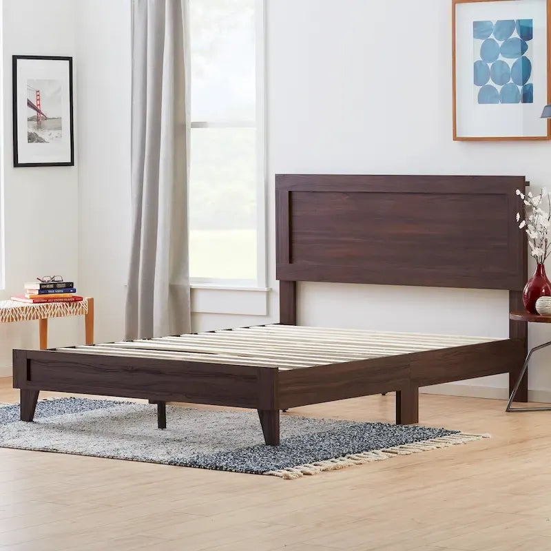 Letto a piattaforma classico in legno con elegante testiera – Diverse misure