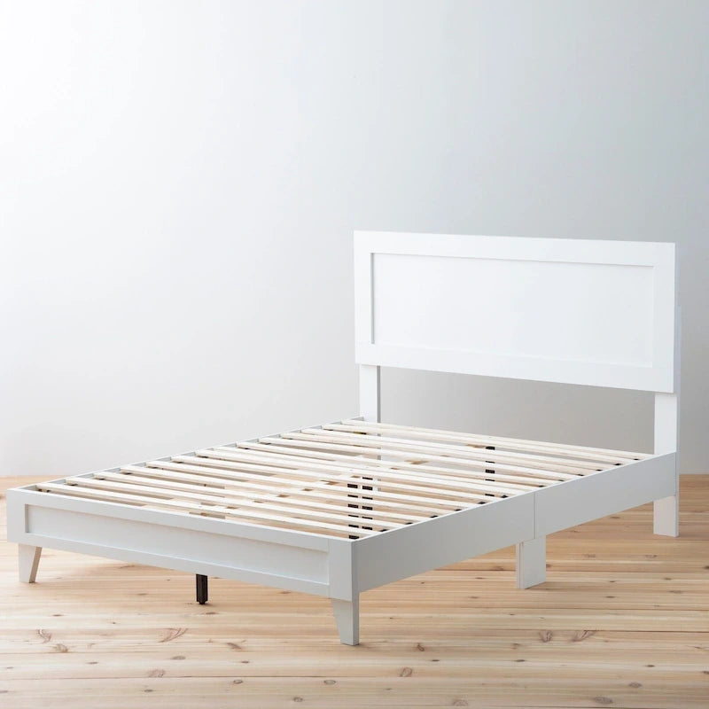Letto a piattaforma classico in legno con elegante testiera – Diverse misure