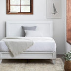 Letto a piattaforma classico in legno con elegante testiera – Diverse misure