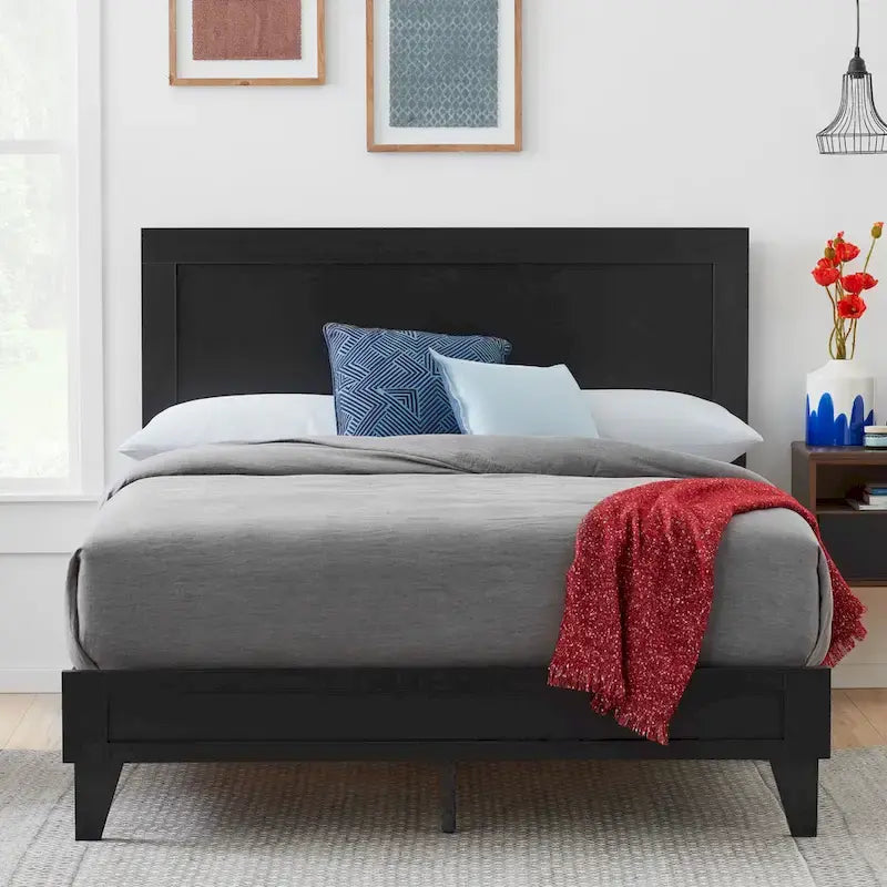 Letto a piattaforma classico in legno con elegante testiera – Diverse misure