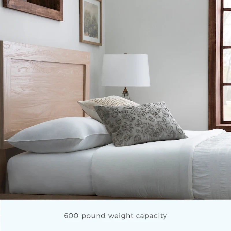 Letto a piattaforma classico in legno con elegante testiera – Diverse misure