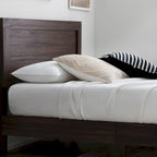 Letto a piattaforma classico in legno con elegante testiera – Diverse misure