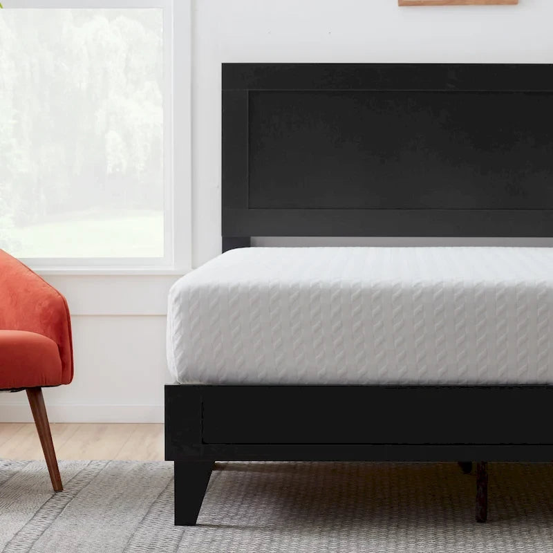 Letto a piattaforma classico in legno con elegante testiera – Diverse misure