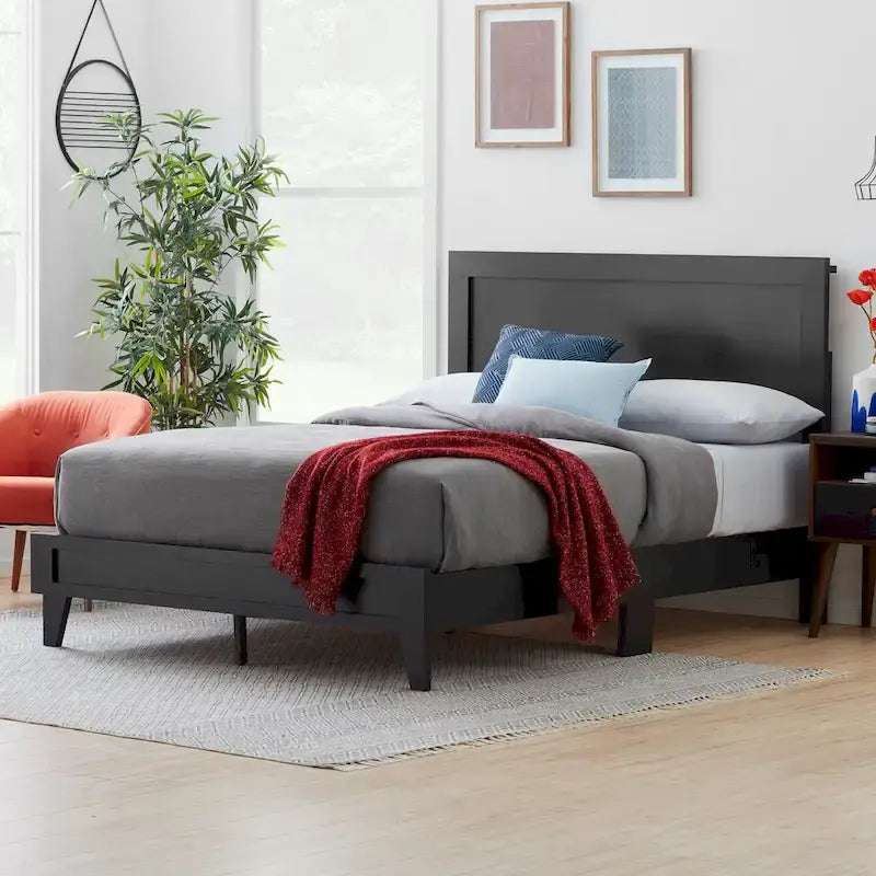 Letto a piattaforma classico in legno con elegante testiera – Diverse misure
