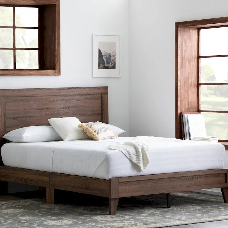 Letto a piattaforma classico in legno con elegante testiera – Diverse misure
