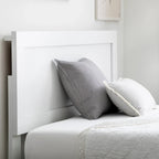 Letto a piattaforma classico in legno con elegante testiera – Diverse misure